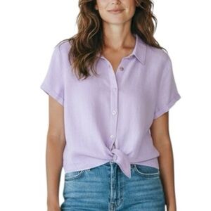 Jacqui E linen button down short sleeve self tie top in lilac like new condition
